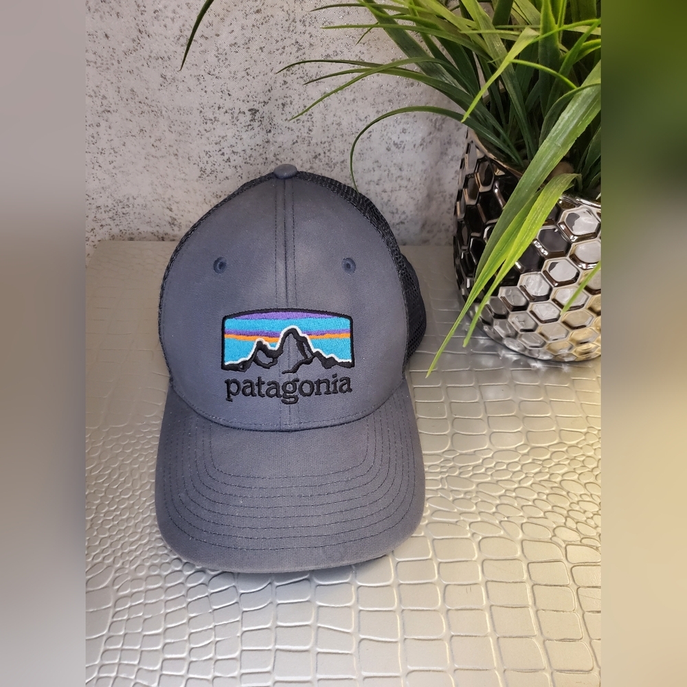 Patagonia Adult Adjustable Mesh Snap-Back Gray Embroidered Logo Baseball Cap Hat